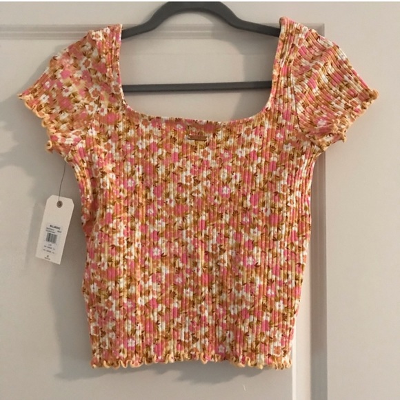 Billabong💜NWT ribbed lettuce edge floral top size L - Picture 2 of 8